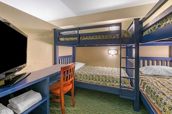Suite, Multiple Beds, Pool View (Kid)