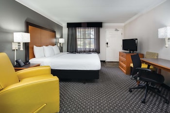 Room, 1 King Bed, Accessible, Non Smoking (Mobility/hearing, tub w grab bars)
