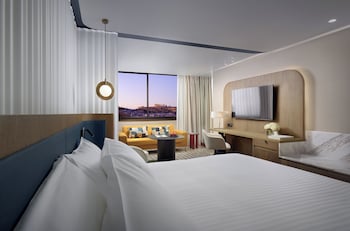 Classic Room, 1 King Bed (Acropolis View)