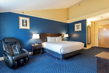 Deluxe King Room | Fireplace