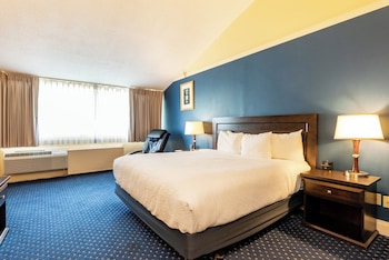 Deluxe King Room | Fireplace