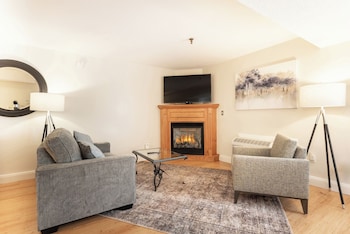 Premium King Room | Fireplace