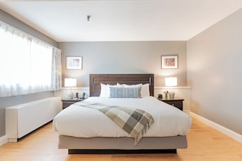 Premium King Room | Fireplace