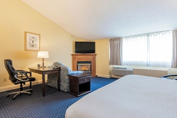 Deluxe King Room | Fireplace