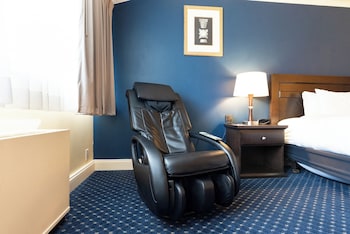 Deluxe King Room | Fireplace