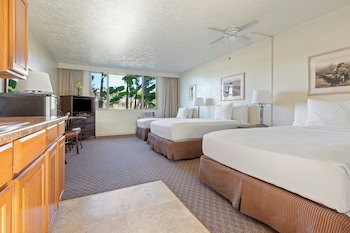 Room, Poolside (Three Beds)