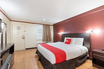 Room, 1 King Bed, Smoking