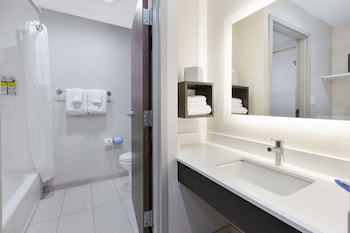 Standard Room, 2 Double Beds, Accessible (Accessible Tub)