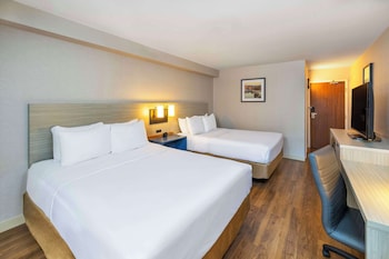 Comfort Care, 2 Queen Beds, Non Smoking, Ground Floor