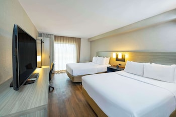 Comfort Care, 2 Queen Beds, Non Smoking, Ground Floor