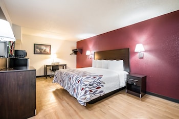Deluxe Room, 1 King Bed, Non Smoking, Kitchenette