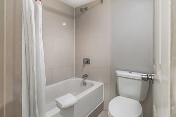 Deluxe Room, 1 King Bed, Non Smoking, Kitchenette