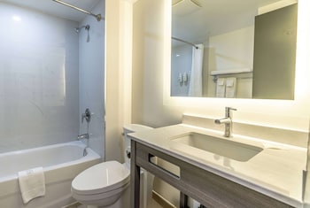 Room, 2 Queen Beds, Non Smoking (Ground Floor)