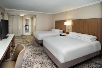 Room, 2 Queen Beds, City View