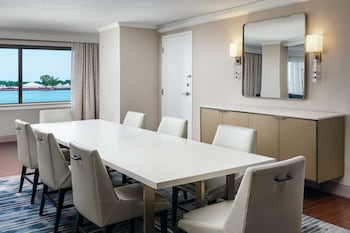 Room, Bathtub (Mobility & Hearing, Parlor)