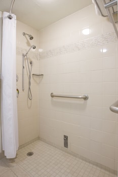 Room, 2 Queen Beds, Accessible (Roll-In Shower)