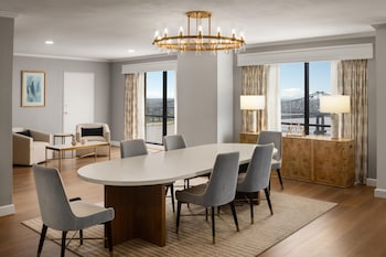 Premium Suite (Parlor, Breakfast)