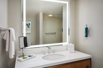 Deluxe Room, 2 Queen Beds, River View