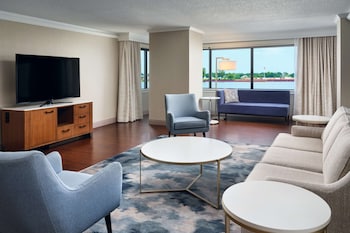 Room, Bathtub (Mobility & Hearing, Parlor)