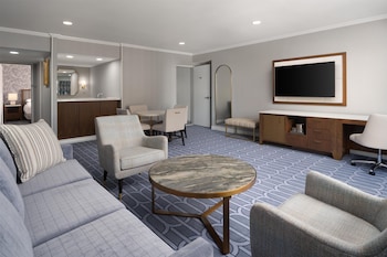Premium Room, Bathtub (Mobility & Hearing, Parlor)