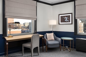 Superior Room, 1 King Bed, City View, Corner