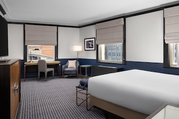 Superior Room, 1 King Bed, City View, Corner
