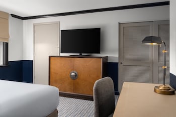 Room, 1 King Bed, Mobility Accessible (Roll-In Shower)