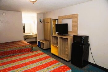 Standard Room, 2 Queen Beds, Smoking