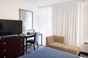 Deluxe Room, Queen Bed