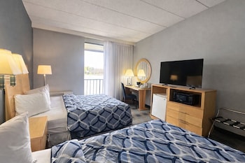 River-view Room, 2 Queen Beds with Jetted tub and Balcony