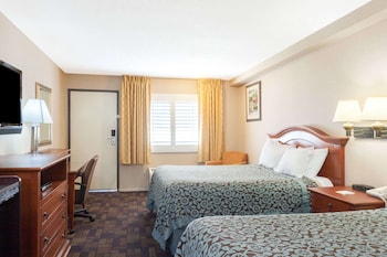 Standard Room, 2 Queen Beds, Non Smoking