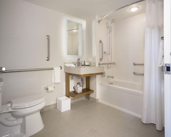 Room, 1 King Bed, Mobility Accessible