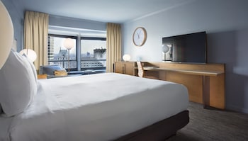 Room, 1 King Bed, Mobility Accessible (Roll in Shower)