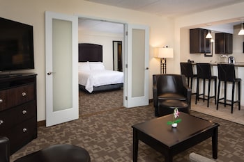 Suite, 1 King Bed, Accessible (Communications)