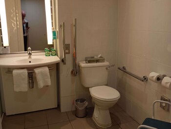 Executive Room, 1 Queen Bed, Mobility Accessible