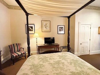 Room, 1 Queen Bed (Rosalie Beekman)