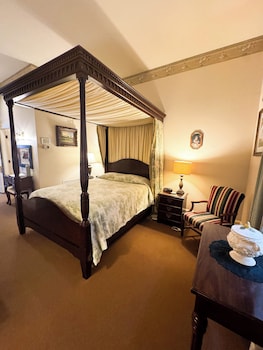 Room, 1 Queen Bed (Rosalie Beekman)