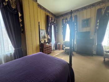 Room, 1 Queen Bed (John R. Lynch)