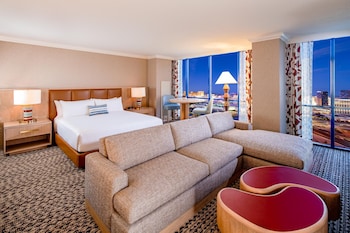 Deluxe Room, 1 King Bed, Accessible Bathtub (High Floor)