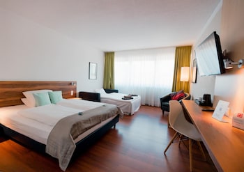 Family Room, 1 King Bed (with Sofabed)