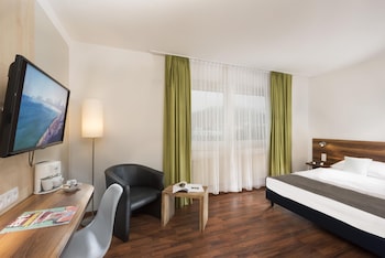 Comfort Room, 1 King Bed (with Sofabed)