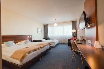 Family Room, 1 King Bed (with Sofabed)
