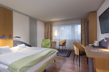 Standard Room, 1 Queen Bed (Cozy Sitting Corner)