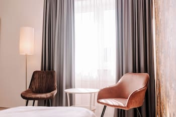 Comfort Room, 1 Queen Bed (Cozy Sitting Corner)