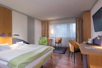 Standard Room, 1 Queen Bed (Cozy Sitting Corner)