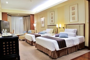 Gardens Club Room, Bathtub