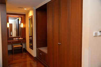 Gardens Club Room, Bathtub