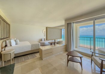 Royal Master Suite Hot Tub adults only +18