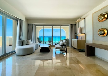Grand Royal Suite Hot Tub adults only +18