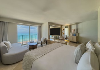 Royal Master Suite Hot Tub adults only +18